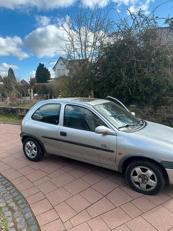 Gebraucht Opel Corsa 75 PS (55 kW) 1997 Silber Kleinwagen