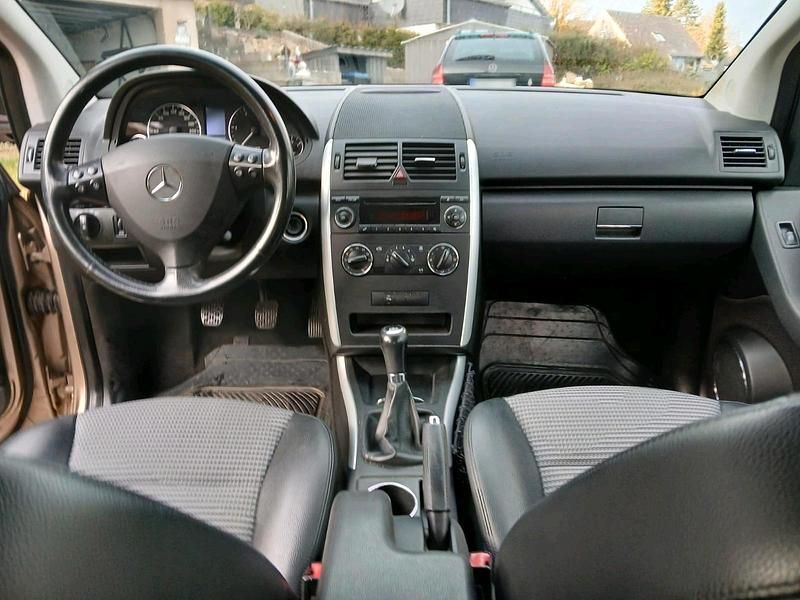 Gebraucht Mercedes A160 82 PS (60 kW) 2006 Gold Kleinwagen