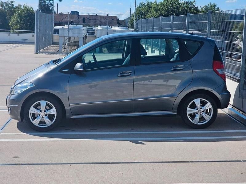 Gebraucht Mercedes A180 Avantgarde 109 PS (80 kW) 2011 Grau Van / Kleinbus