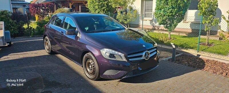 Violet Gebraucht 2015 Mercedes A180 Urban Limousine | 11.000 € (Superpreis) - Bild 1/4