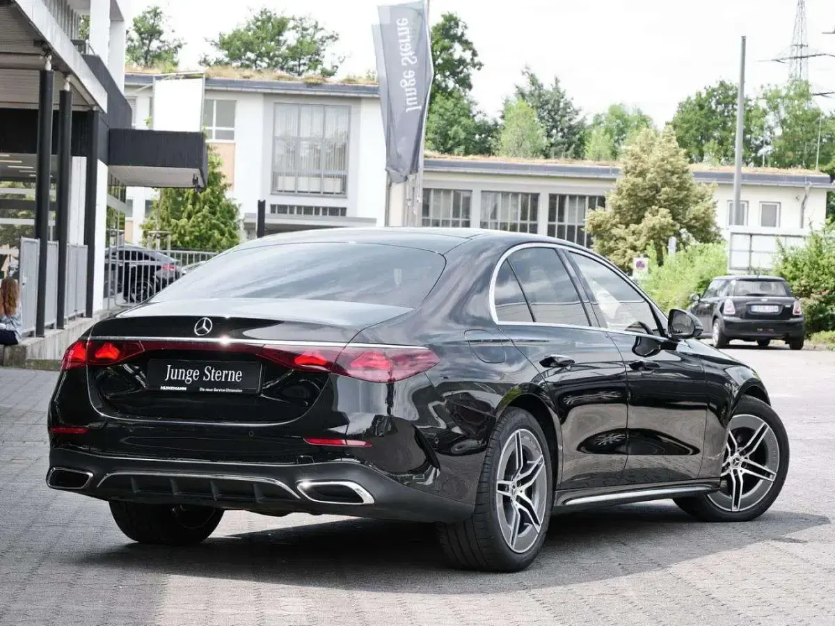 Gebraucht Mercedes E450 AMG 367 PS (269 kW) 2025 Schwarz Limousine