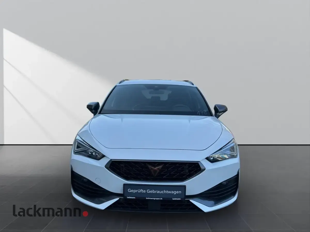 Używany Cupra Leon VZ 300 KM (220 kW) 2024 Biały Kombi