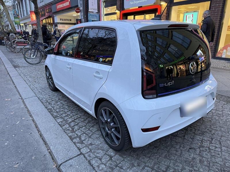 Gebraucht VW e-up! Move 61 kW (83 PS) 2021 Weiß Kleinwagen