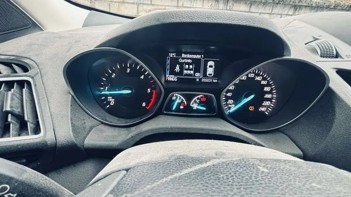 Gebraucht Ford Kuga Titanium 150 PS (110 kW) 2016 Grau SUV