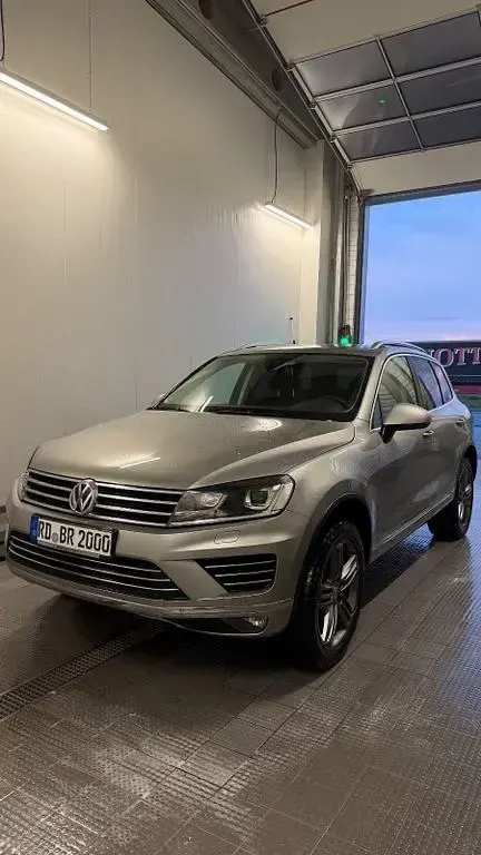 Gebraucht VW Touareg 262 PS (192 kW) 2016 Grau SUV