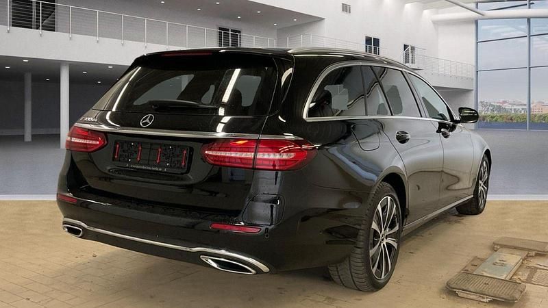 Gebraucht Mercedes E300 Avantgarde 306 PS (225 kW) 2021 Schwarz Kombi