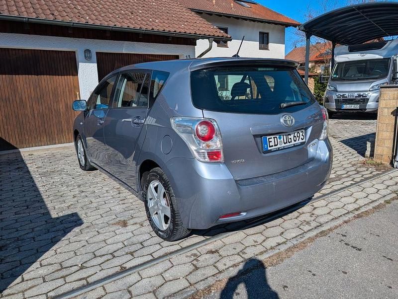 Gebraucht Toyota Verso 147 PS (108 kW) 2009 Blau Van / Kleinbus