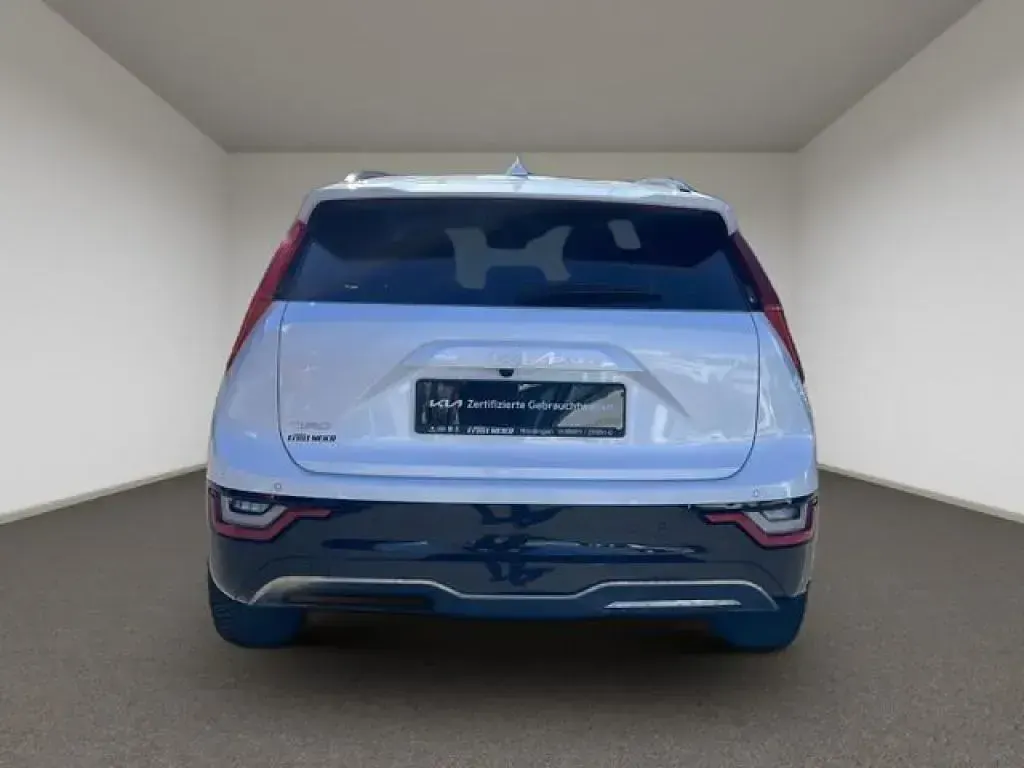 Gebraucht Kia e-Niro 150 kW (204 PS) 2023 (swp) snow white pearl (metallic) SUV