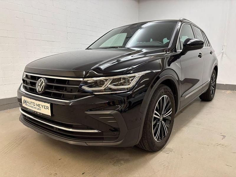Gebraucht VW Tiguan Move 150 PS (110 kW) 2023 Schwarz SUV