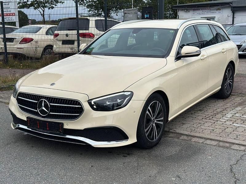Beige Gebraucht 2022 Mercedes E200 Avantgarde Limousine | 18.400 € (Fairer Preis) - Bild 1/4