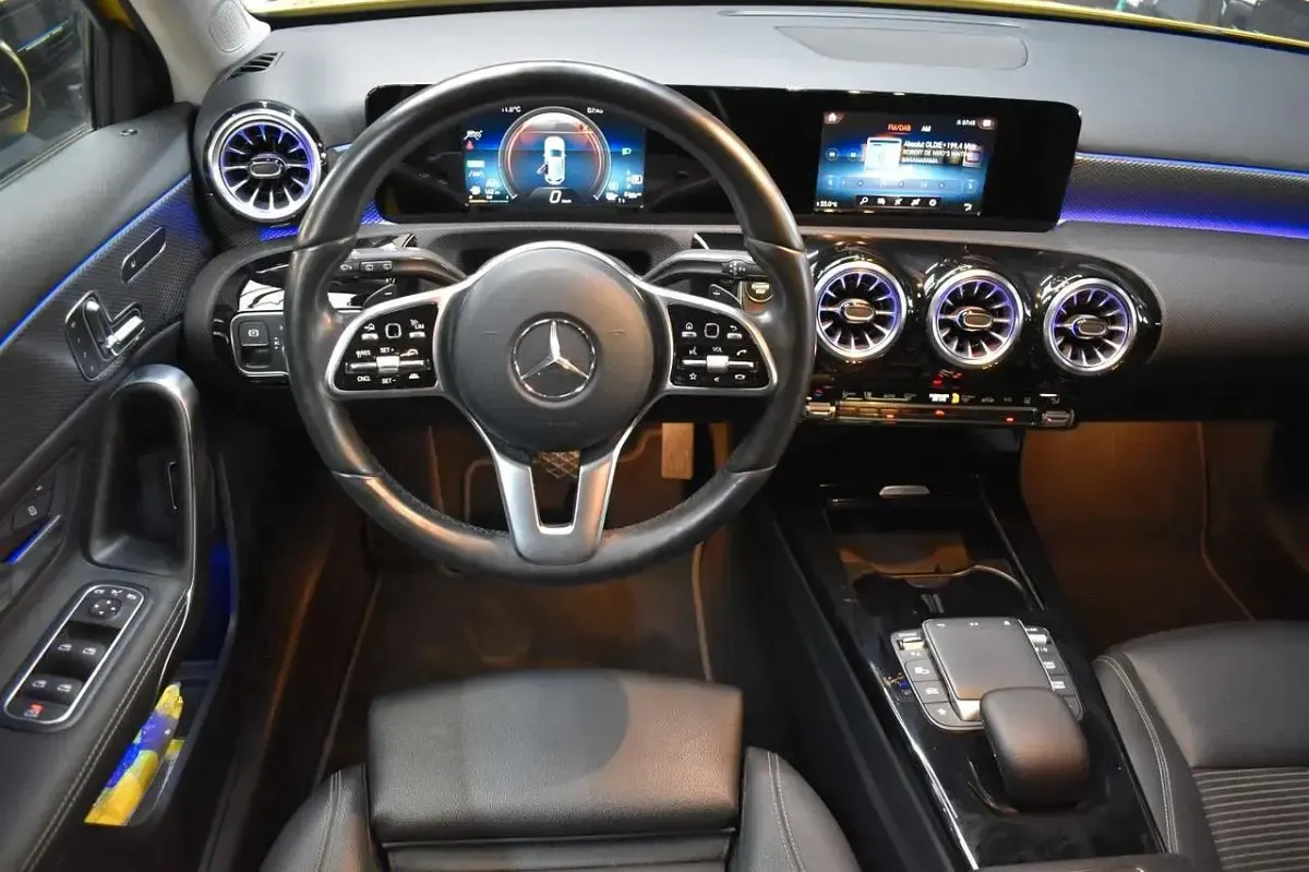Gebraucht Mercedes A250 Night 218 PS (160 kW) 2021 Gelb Limousine