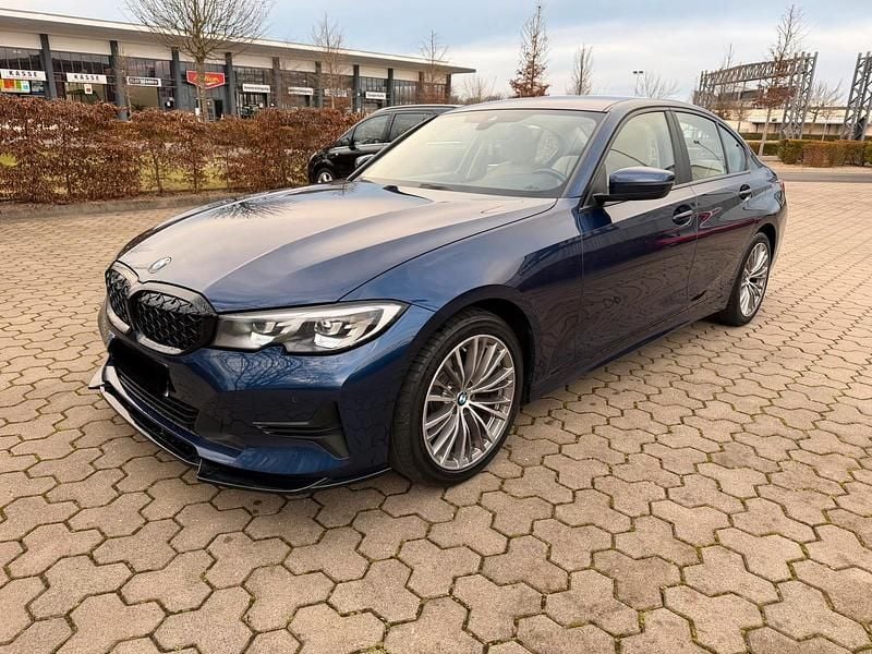 Gebraucht BMW 318 Advantage 150 PS (110 kW) 2019 Blau Limousine