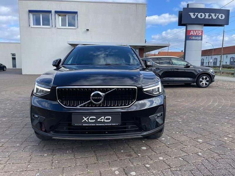 Gebraucht Volvo XC40 129 PS (94 kW) 2023 Schwarz SUV