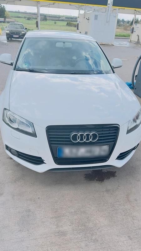 Gebraucht Audi A3 S-Line 105 PS (77 kW) 2010 Weiß Kleinwagen