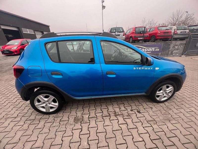 Gebraucht Dacia Sandero Prestige 90 PS (66 kW) 2015 Blau sky Limousine