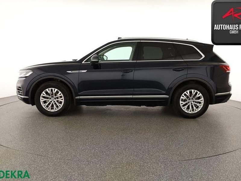 Gebraucht VW Touareg 231 PS (169 kW) 2019 Moonlight blue perleffekt SUV