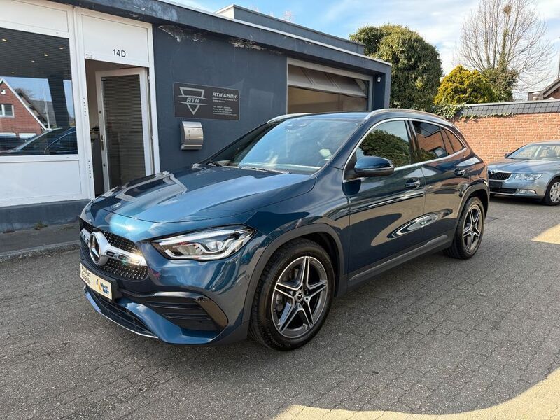 Denimblau metalliclack Gebraucht 2020 Mercedes GLA200 AMG line SUV | 30.999 € (Fairer Preis) - Bild 1/4