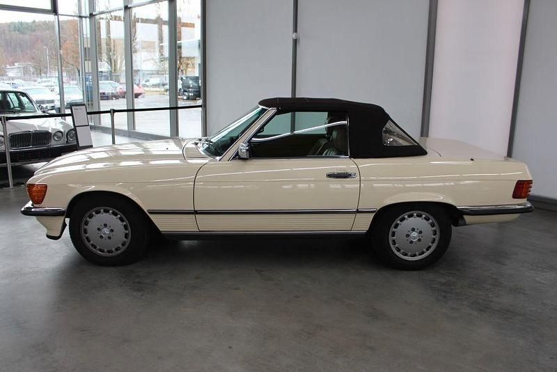Gebraucht Mercedes 560 231 PS (169 kW) 1988 Hellelfenbein unilack Cabrio