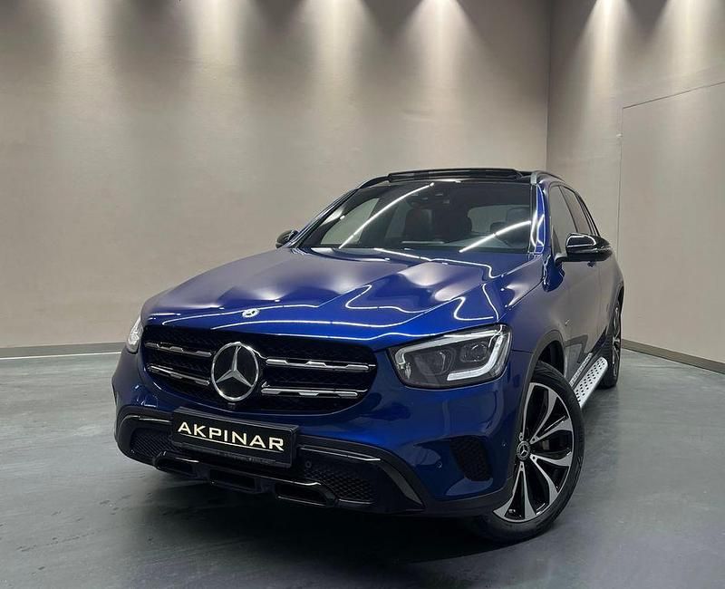 Blau Gebraucht 2020 Mercedes GLC300e Night SUV | 39.800 € (Fairer Preis) - Bild 1/4