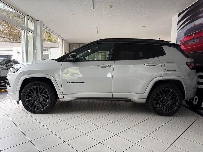 Silber Gebraucht 2022 Jeep Compass SUV | 23.990 € (Guter Preis) - Bild 1/4
