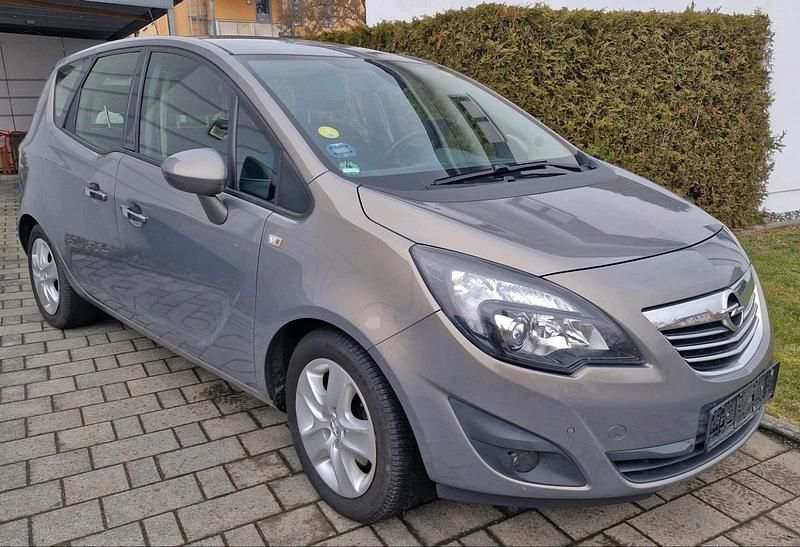 Gebraucht Opel Meriva 110 PS (80 kW) 2013 Braun Van / Kleinbus
