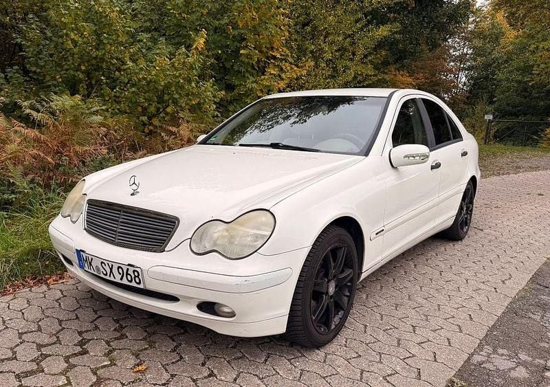 Weiß Gebraucht 2003 Mercedes C180 Classic Limousine | 2.590 € (Superpreis) - Bild 1/4