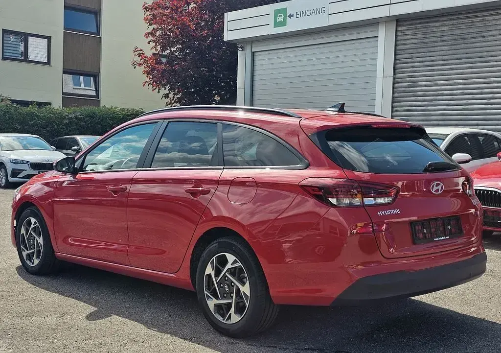 Gebraucht Hyundai i30 140 PS (102 kW) 2025 Rot Limousine