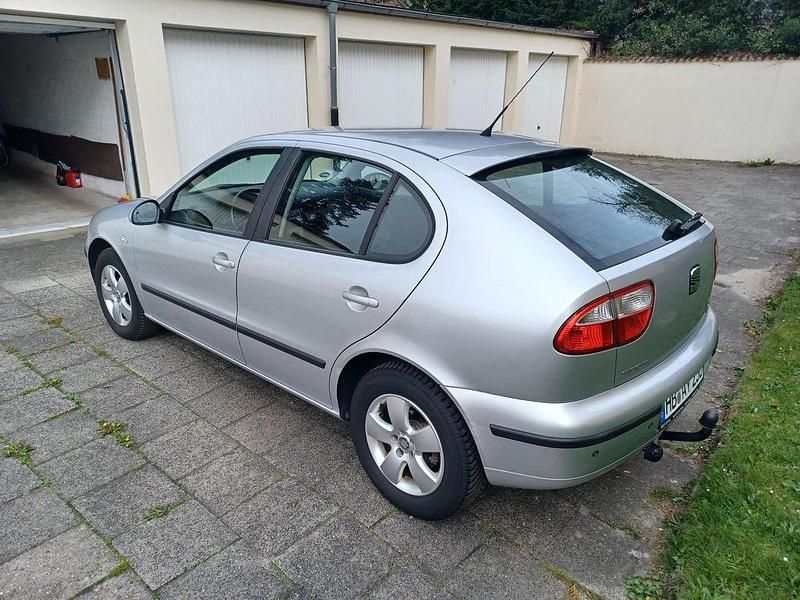 Second-hand Seat Leon 105 CP (77 kW) 2004 Argintiu Hatchback