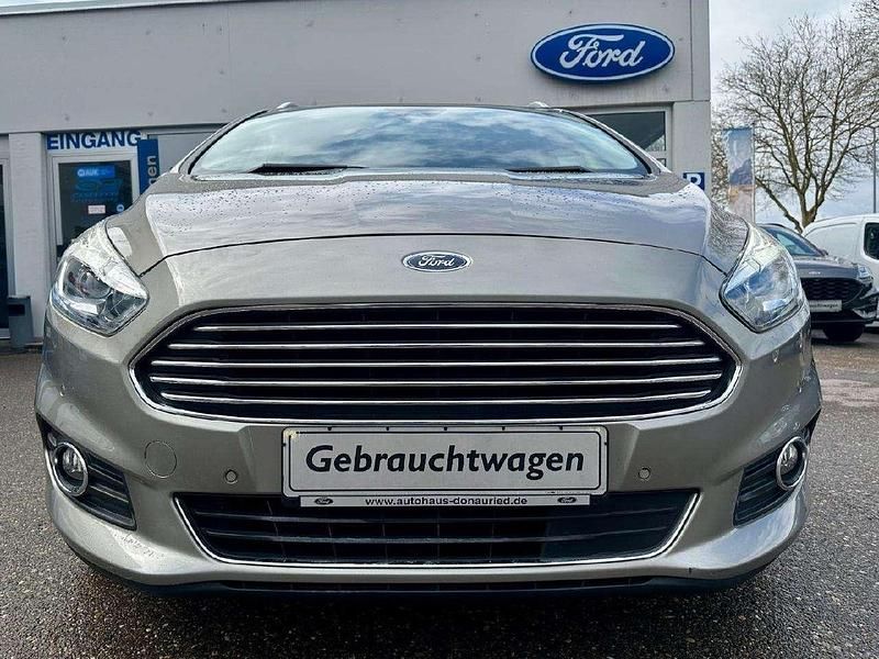 Gebraucht Ford S-MAX Titanium 150 PS (110 kW) 2018 Perlsilber (metallic) Van / Kleinbus