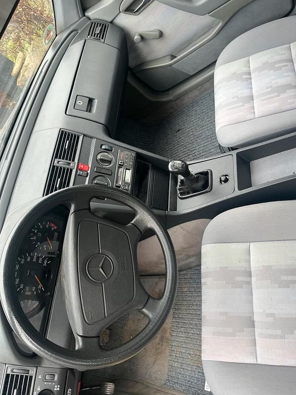 Gebraucht Mercedes C180 116 PS (85 kW) 1994 Blau Limousine