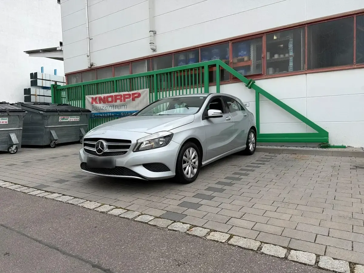 Gebraucht Mercedes A180 122 PS (89 kW) 2013 Grau Kleinwagen