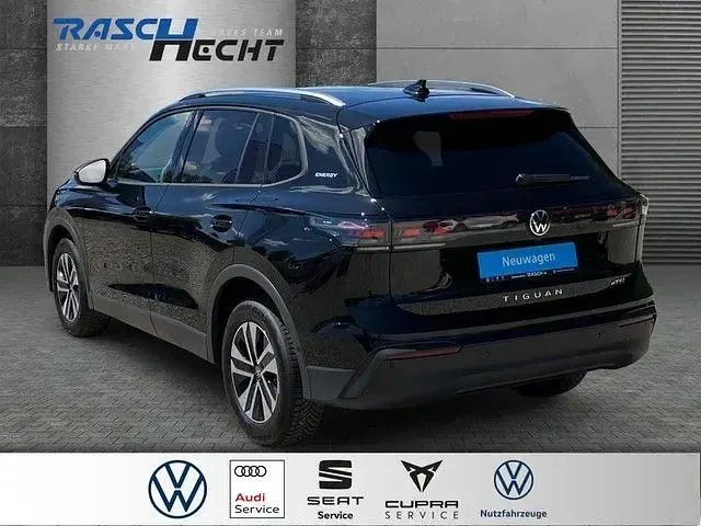 Neu VW Tiguan Life 150 PS (110 kW) 2026 Grenadillschwarz metallic SUV