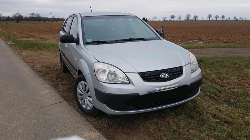 Silber Gebraucht 2006 Kia Rio 2 Kleinwagen | 1.950 € - Bild 1/4