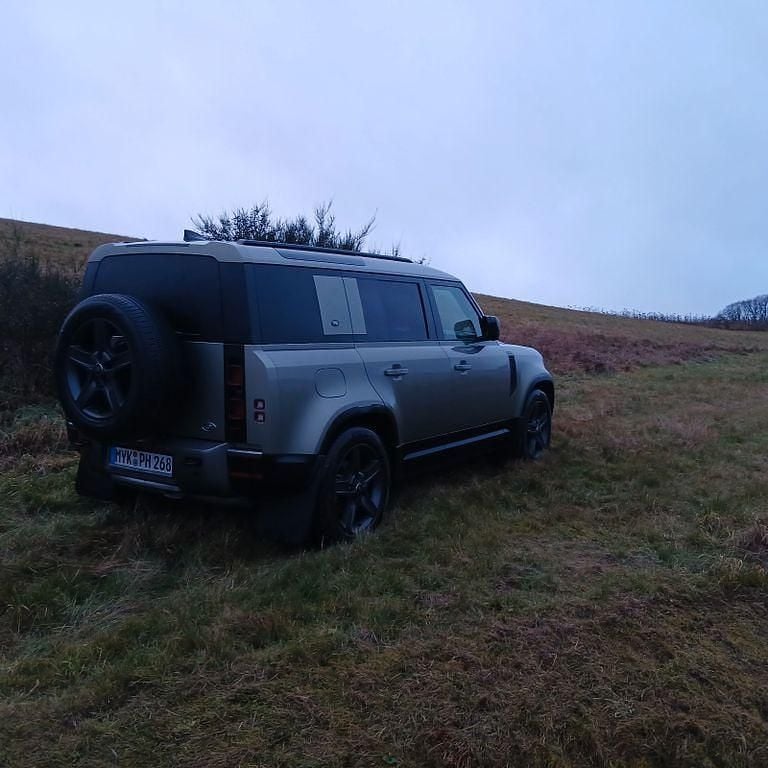 Gebraucht Land Rover Defender SE Dynamic 200 PS (147 kW) 2023 Grün SUV