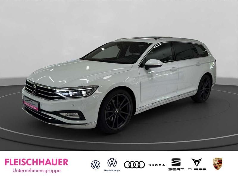 Weiss Gebraucht 2024 VW Passat Elegance Kombi | 38.880 € (Guter Preis) - Bild 1/4