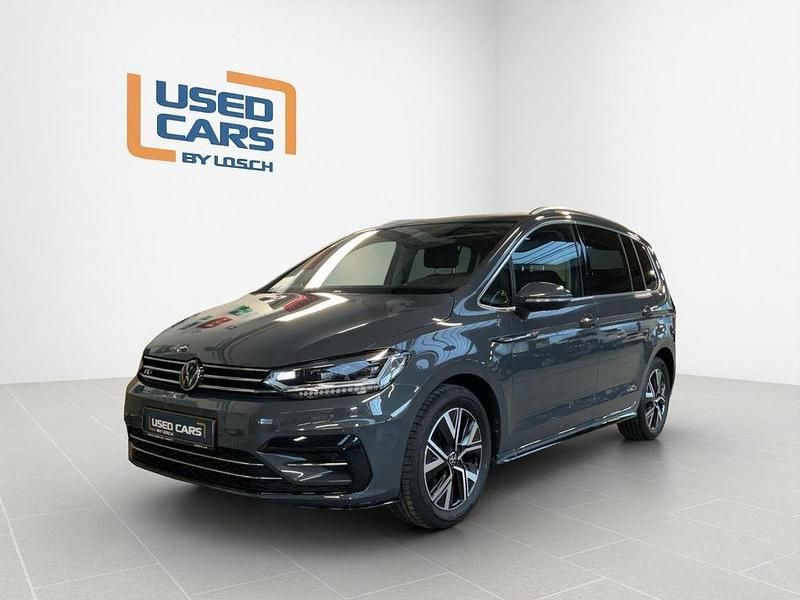 Grau Gebraucht 2024 VW Touran R-line Van / Kleinbus | 38.990 € (Teuer) - Bild 1/4