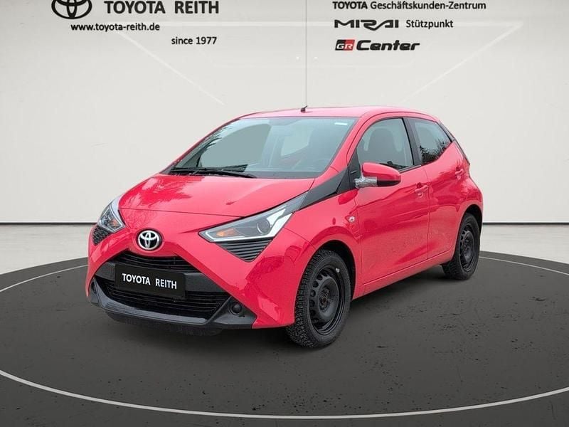 Gebraucht Toyota Aygo X-play 72 PS (52 kW) 2021 Vulcanorot Kleinwagen