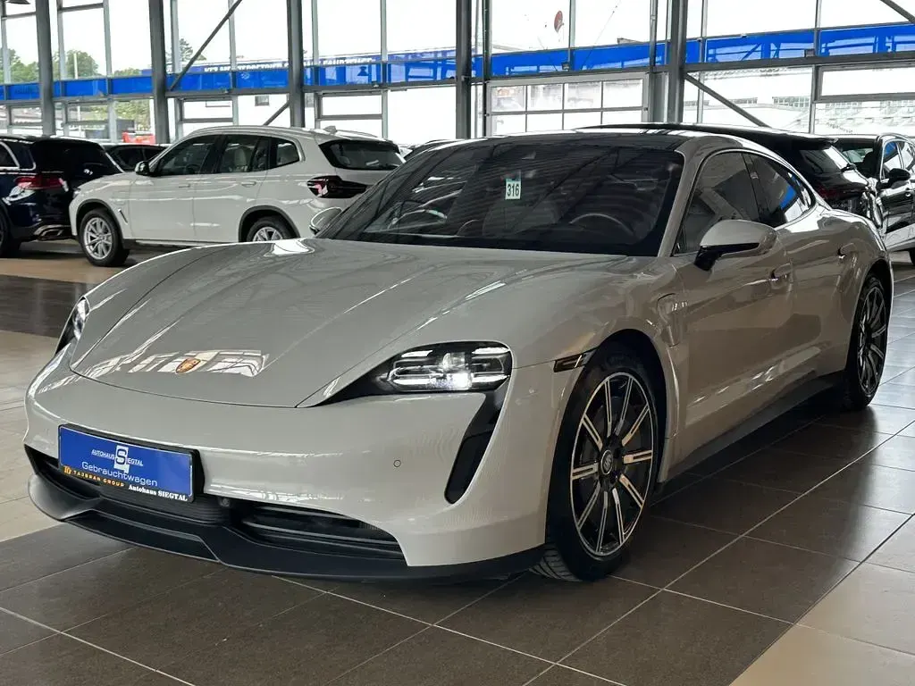 Second-hand Porsche Taycan 319 kW (435 CP) 2024 Alb Berlinǎ