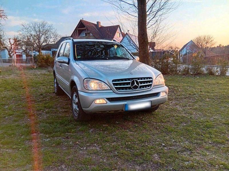 Gebraucht Mercedes ML270 163 PS (119 kW) 2003 Silber SUV