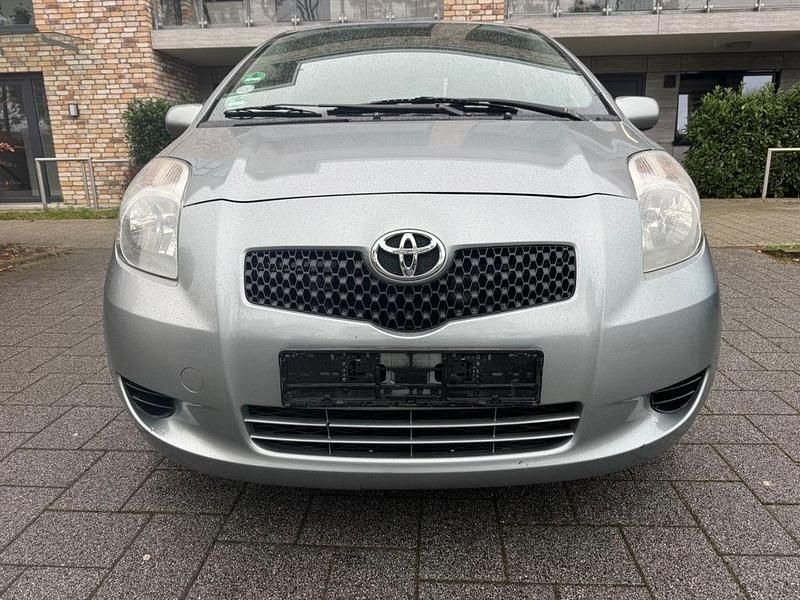 Silber Gebraucht 2006 Toyota Yaris Sol Limousine | 1.550 € (Guter Preis) - Bild 1/4