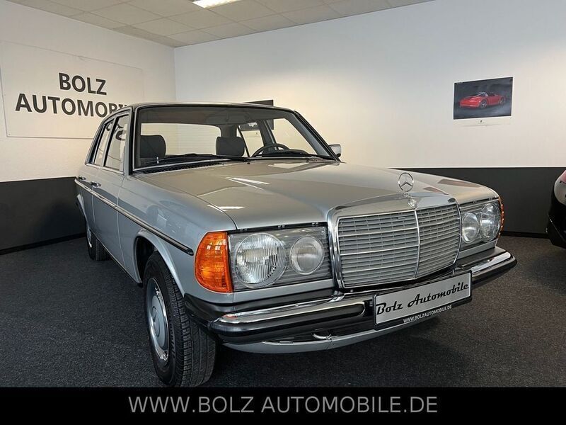 Astralsilbermet. Gebraucht 1981 Mercedes E230 Limousine | 21.111 € - Bild 1/4