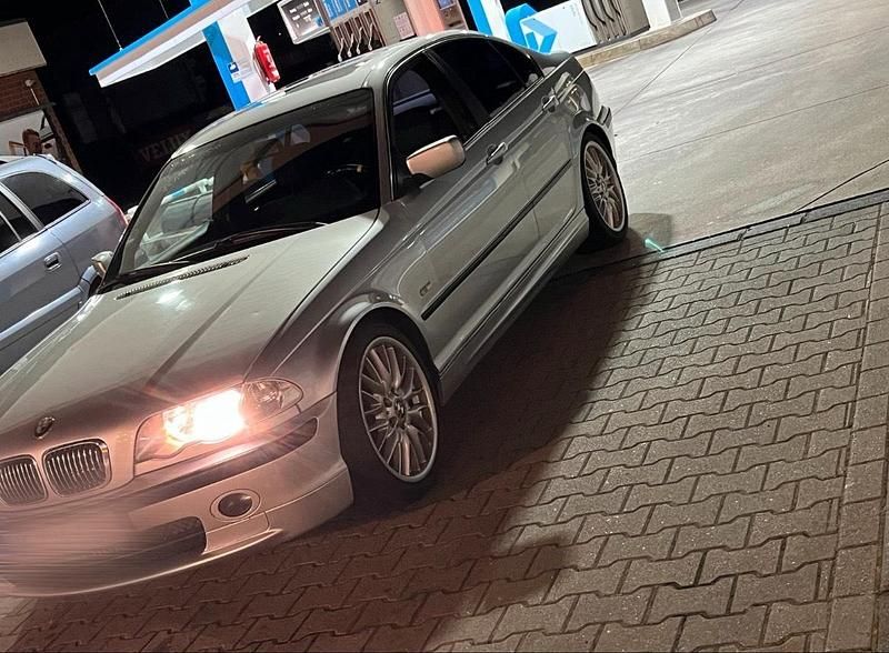 Silber Gebraucht 1999 BMW 323 Limousine | 4.600 € (Etwas zu teuer) - Bild 1/4