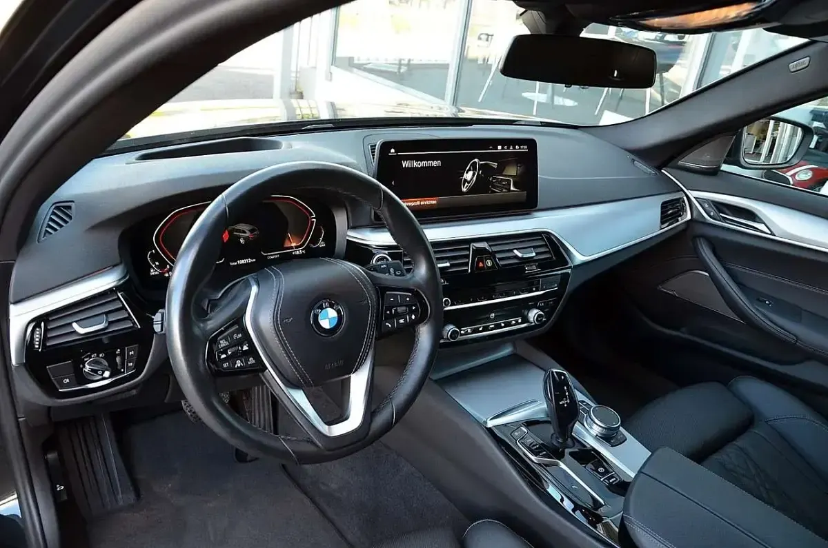 Gebraucht BMW 520 Sport Line 190 PS (139 kW) 2021 Saphirschwarz Kombi