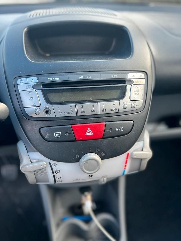 Gebraucht Toyota Aygo 69 PS (50 kW) 2005 Grau Kleinwagen