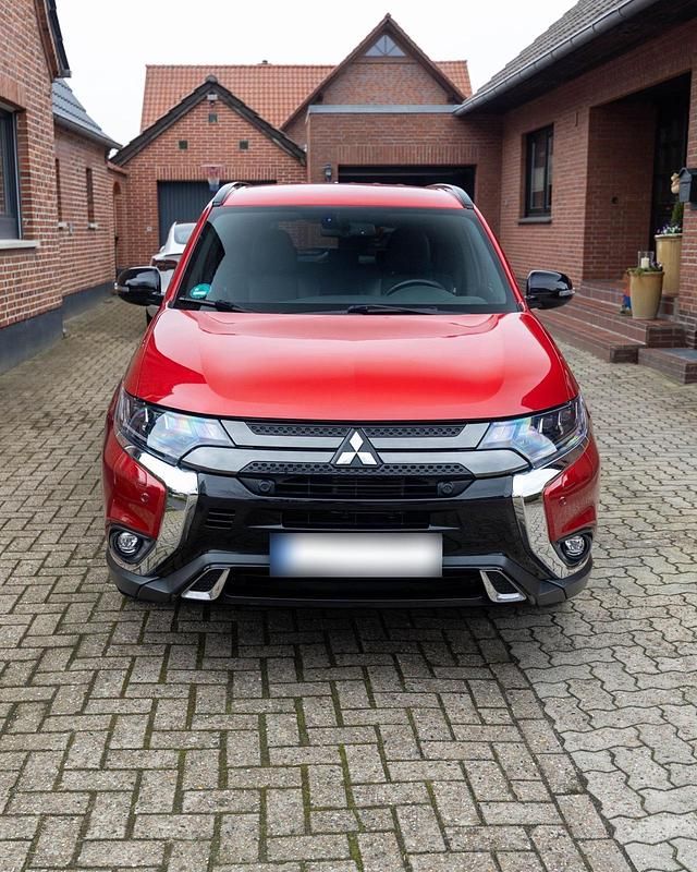Gebraucht Mitsubishi Outlander 150 PS (110 kW) 2019 Rot SUV