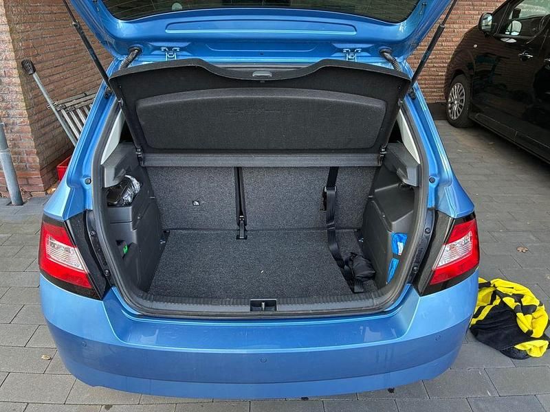 Gebraucht Skoda Fabia 90 PS (66 kW) 2015 Blau Limousine