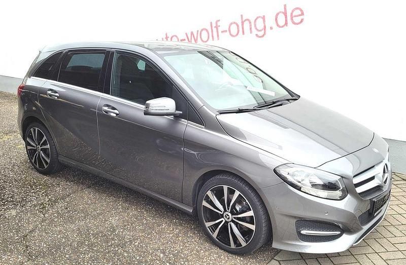 Grau Gebraucht 2016 Mercedes B180 Style Van / Kleinbus | 16.600 € (Fairer Preis) - Bild 1/4