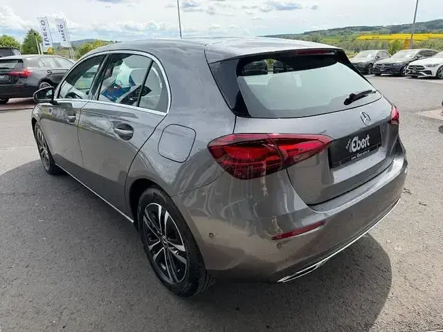 Gebraucht Mercedes A200 Progressive 163 PS (119 kW) 2025 Mountaingrau  met. (metallic) Kleinwagen