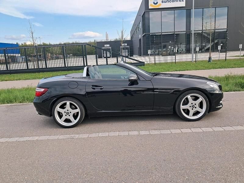 Gebraucht Mercedes SLK250 204 PS (150 kW) 2015 Schwarz Cabrio