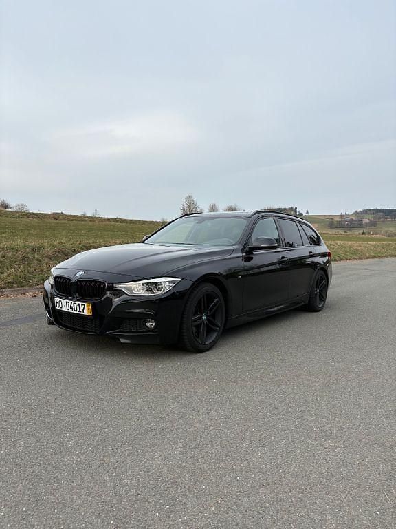 Gebraucht BMW 330 M Sport 252 PS (185 kW) 2019 Schwarz Kombi